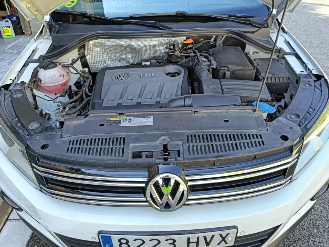 Volkswagen Tiguan lateral completo