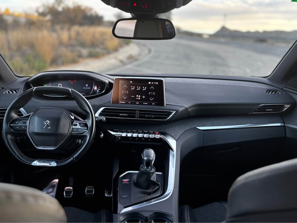 Interior y salpicadero Peugeot 3008 GT Line 2017